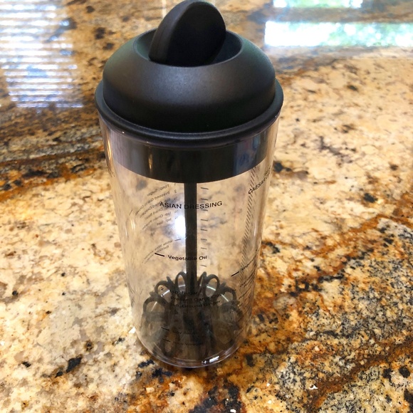 The Pampered Chef Other - Pampered Chef Mix & Pour Dressing Maker #2265 16oz
